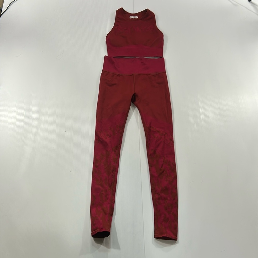 403. Women’s Forever‎ 21 matching Burgundy Tank (S) & leggings (M)